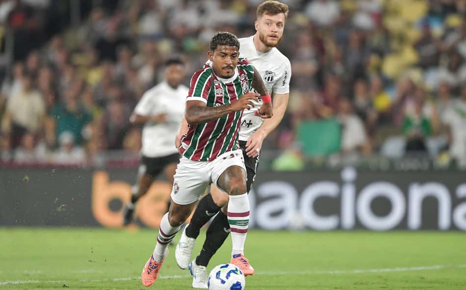 Fluminense x Ceará: ex-árbitro vê erro e explica regra em lance polêmico