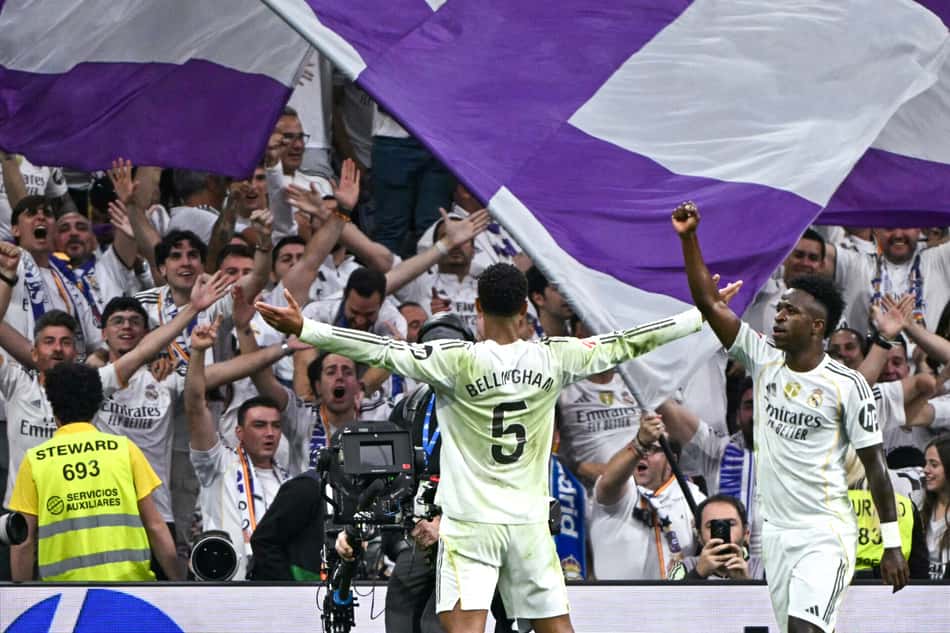 Jude Bellingham comemora vitória do Real Madrid sobre o Barcelona (Foto: JAVIER SORIANO / AFP)