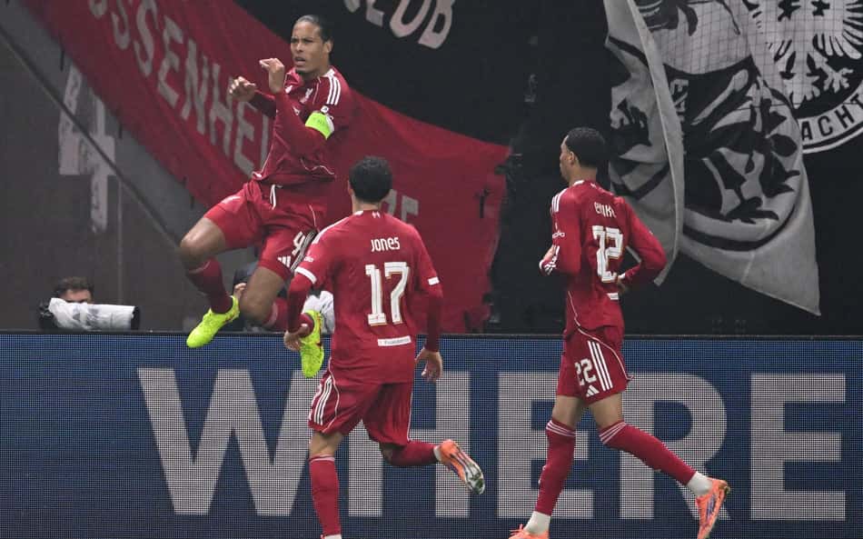 Liverpool afasta má fase e goleia Frankfurt pela Champions League