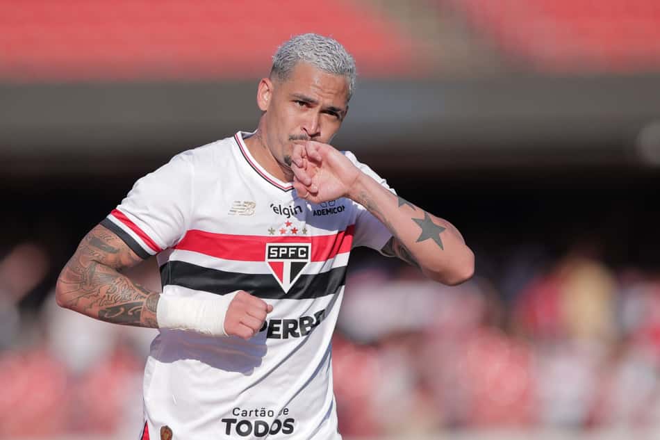 Luciano comemora seu gol no jogo do São Paulo contra o Palmeiras