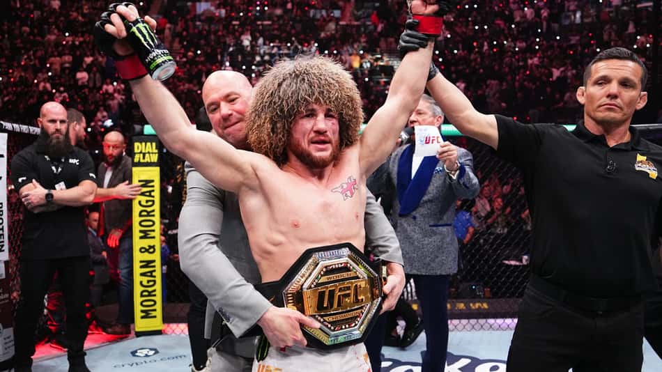 Merab Dvalishvili comemorando cinturão do UFC (Foro: Reprodução/X/UFC)