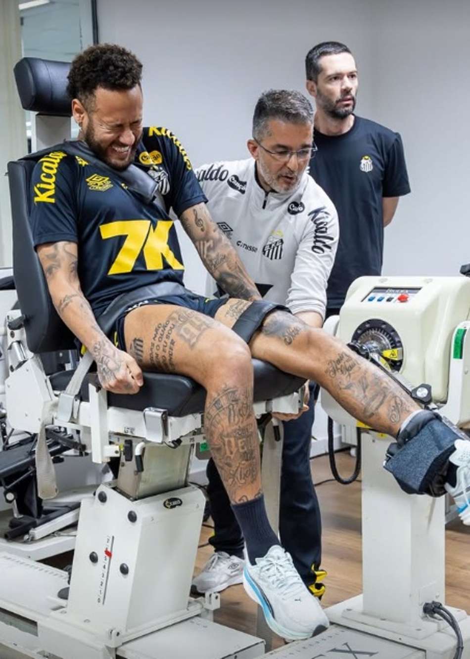 Neymar realiza testes físicos no CT Rei Pelé. (Foto: Divulgação/ Santos FC)