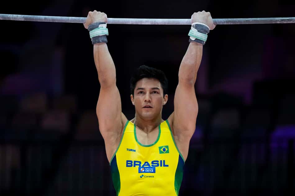 Arthur Nory em preparação para o Mundial de Ginástica