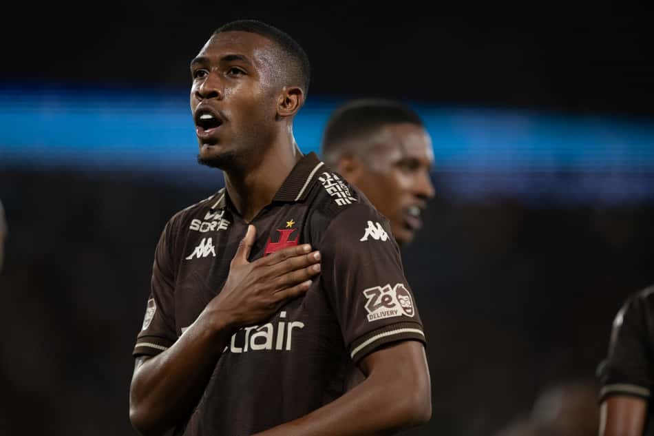 Rayan comemora gol do Vasco contra o Fluminense (Foto: Jorge Rodrigues/AGIF)