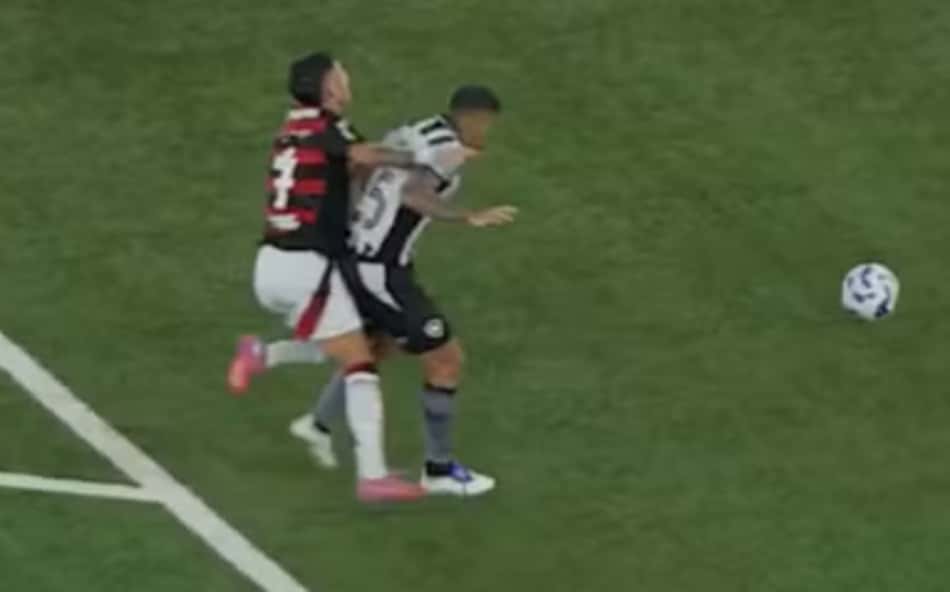 CBF divulga análise do VAR em lance polêmico em vitória do Flamengo diante do Botafogo