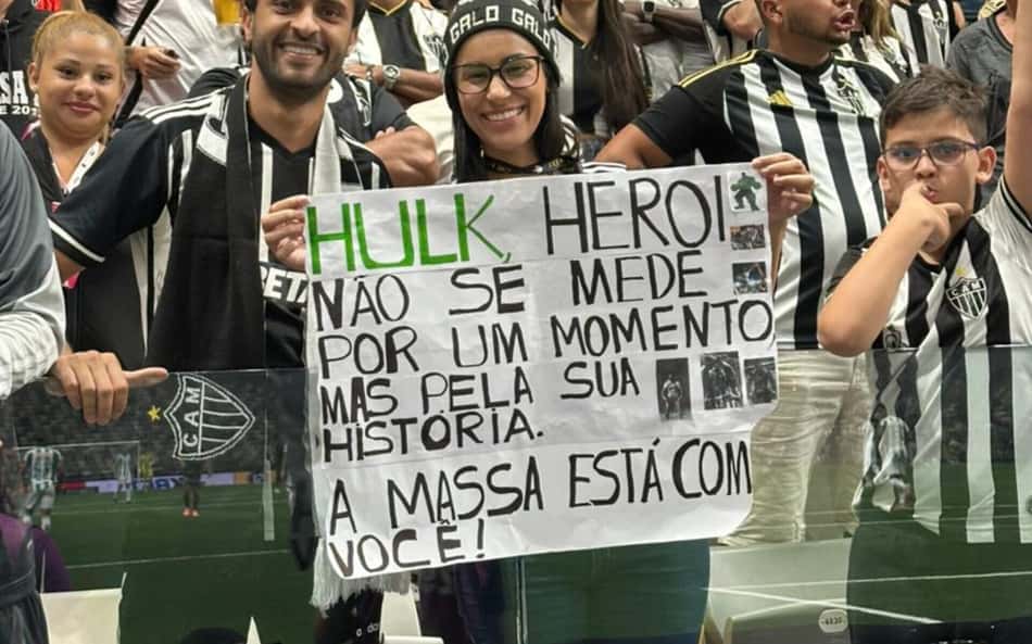 Hulk volta a ficar disponível e agradece torcida do Atlético-MG por ação de apoio