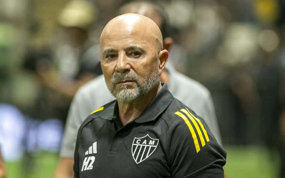 Torcedores mandam recado a Sampaoli após atuação de Hulk: 'Não pode'