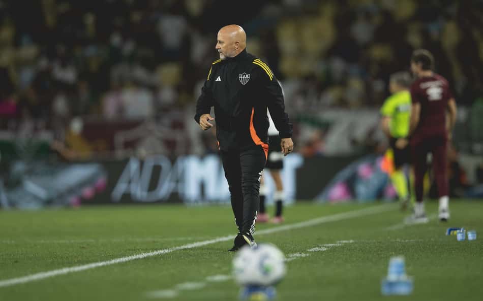 Sampaoli em jogo contra Fluminense