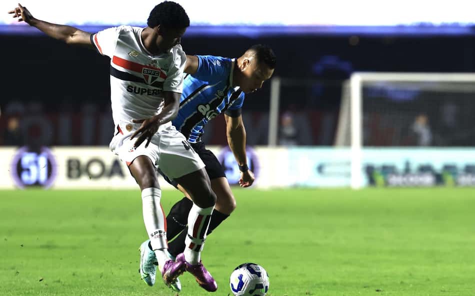 Lucas Ferreira, do São Paulo, durante partida contra o Grêmio no Morumbis pelo Brasileirão