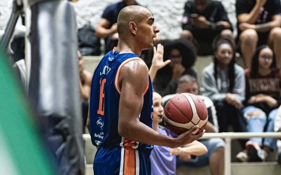 Botafogo leva virada e perde 2° jogo na NBB