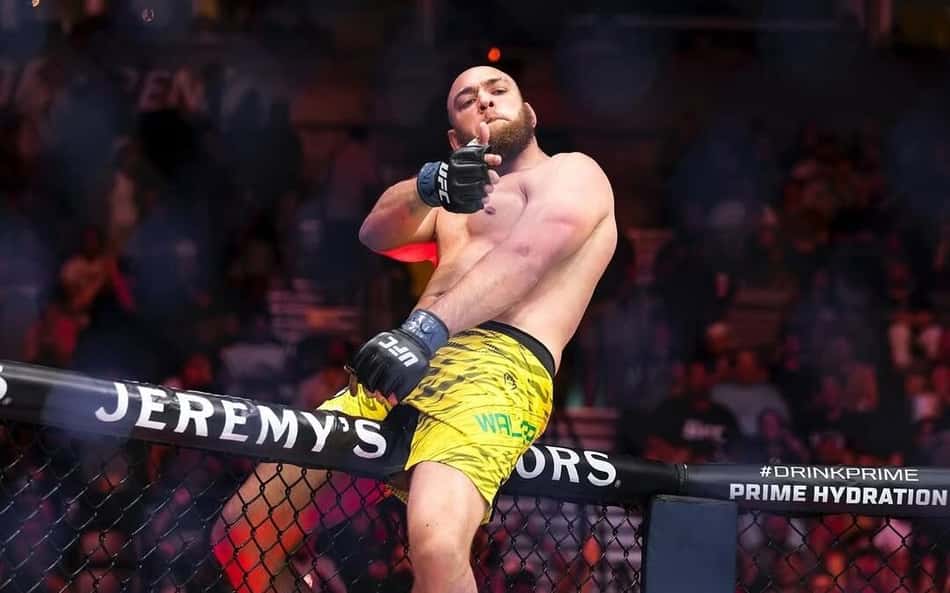 Valter Walker comemorando vitória no UFC (Foto: Reprodução/Instagram: @valterwalkerufc)