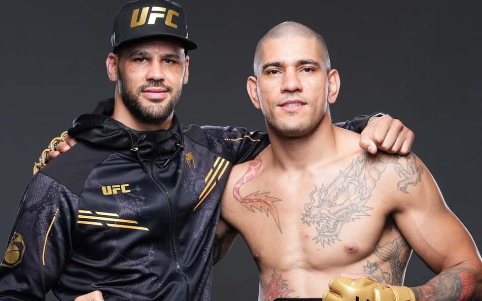 Yousri Belgaroui ao lado de Alex Poatan com cinturão do UFC (Foto: Reprodução/Instagram: @yousriofficial)