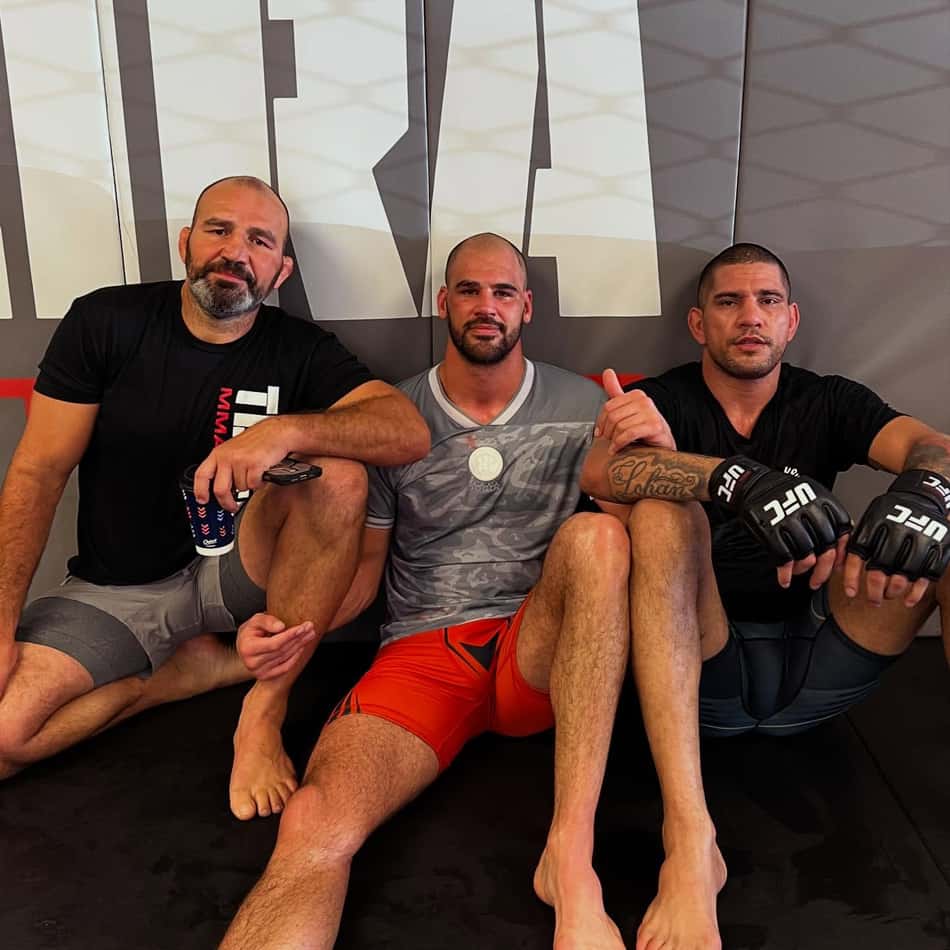 Glover Teixeira, Yousri Belgaroui e Alex Poatan em treino (Foto: Reprodução/Instagram: @yousriofficial)
