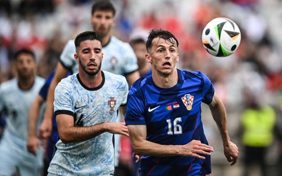 Liverpool mira dupla portuguesa como alternativas para 2026
