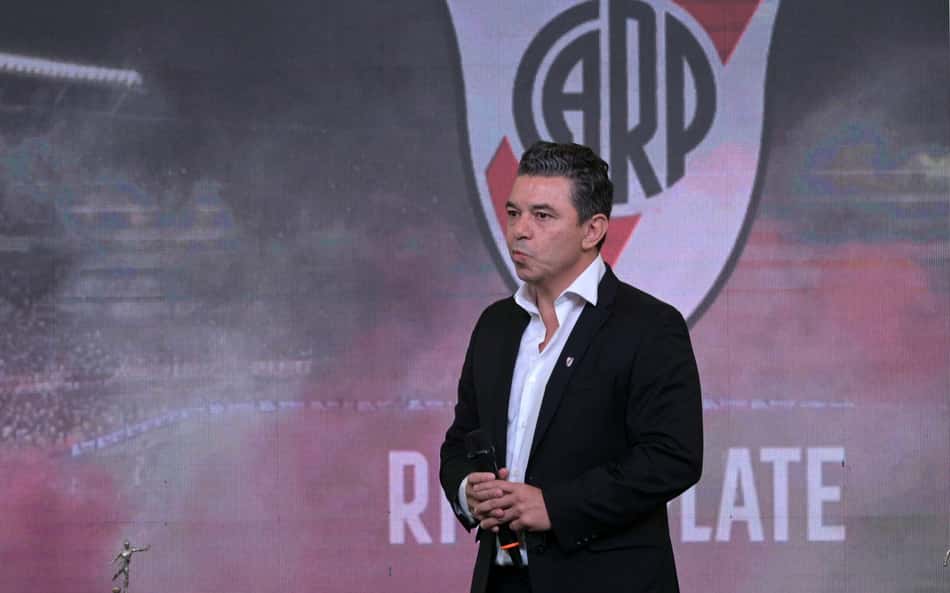 Alvo do Flamengo entra em barca do River Plate com mais sete nomes