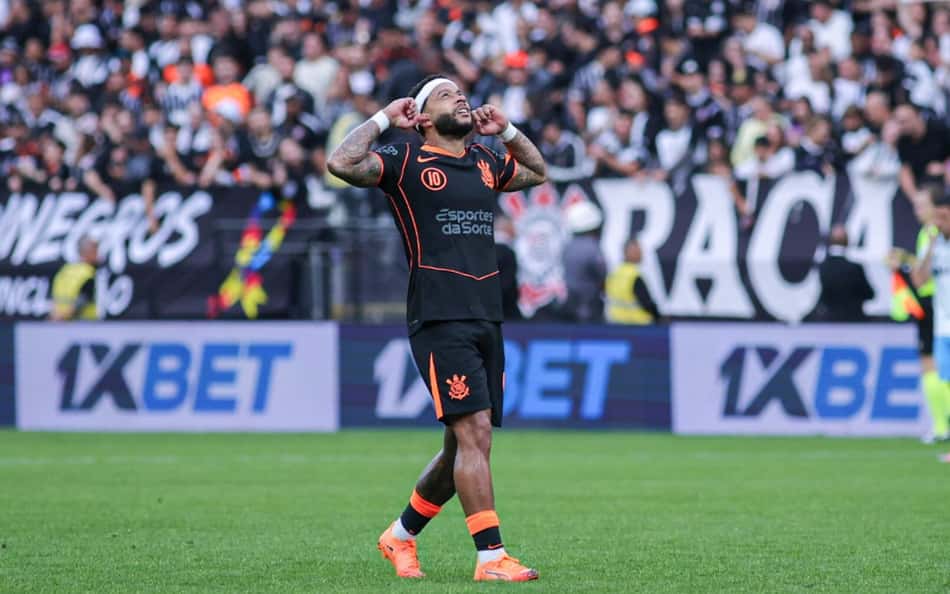 Memphis marcou o segundo gol do Corinthians (Foto: Fabiano Martins/Agência F8/Gazeta Press)