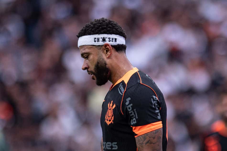 Memphis Depay marcou contra o Grêmio (Foto: Ronaldo Barreto/Thenews2/Gazeta Press)