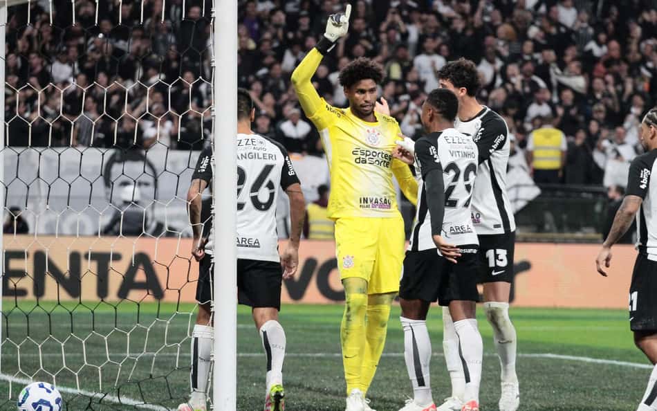 Recuperado de lesão, Hugo Souza tem atuação segura e vive expectativa por retorno à Seleção
