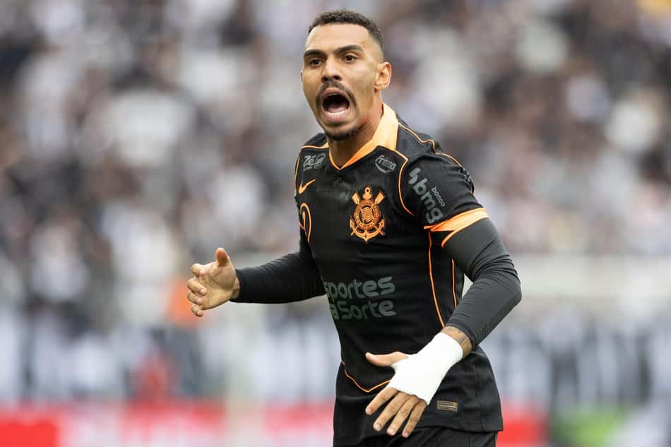 Matheuzinho completou 100 jogos pelo Corinthians (Foto: Joisel Amaral/Agif/Gazeta Press)