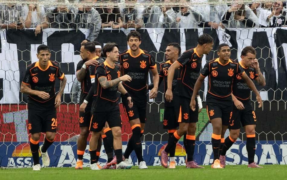 Corinthians retorna aos treinos e mira recuperar elenco para final da temporada