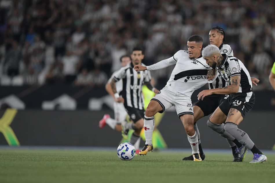 Botafogo x Vasco terá arbitragem da Ferj (Foto: Thiago Ribeiro/Agif/Gazeta Press)