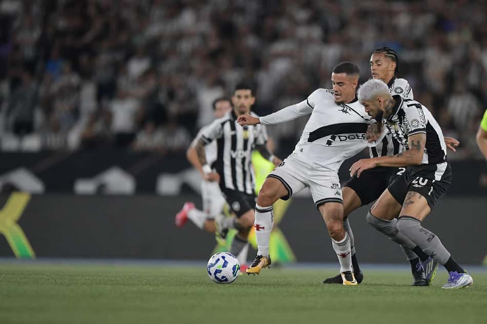 Botafogo x Vasco terá arbitragem da Ferj (Foto: Thiago Ribeiro/Agif/Gazeta Press)