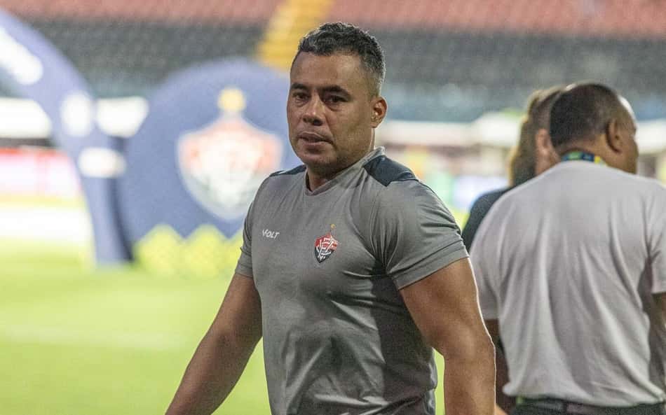 Jair Ventura antes de Vitória x Internacional (Foto: Junior Damasceno/MyPhoto Press/Gazeta Press)