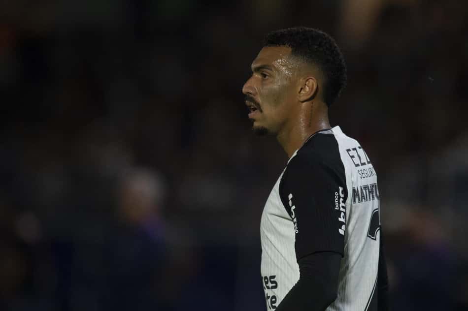 Matheuzinho pediu foco do Corinthians na reta final do Brasileirão (Foto: Anderson Romão/Agif/Gazeta Press)