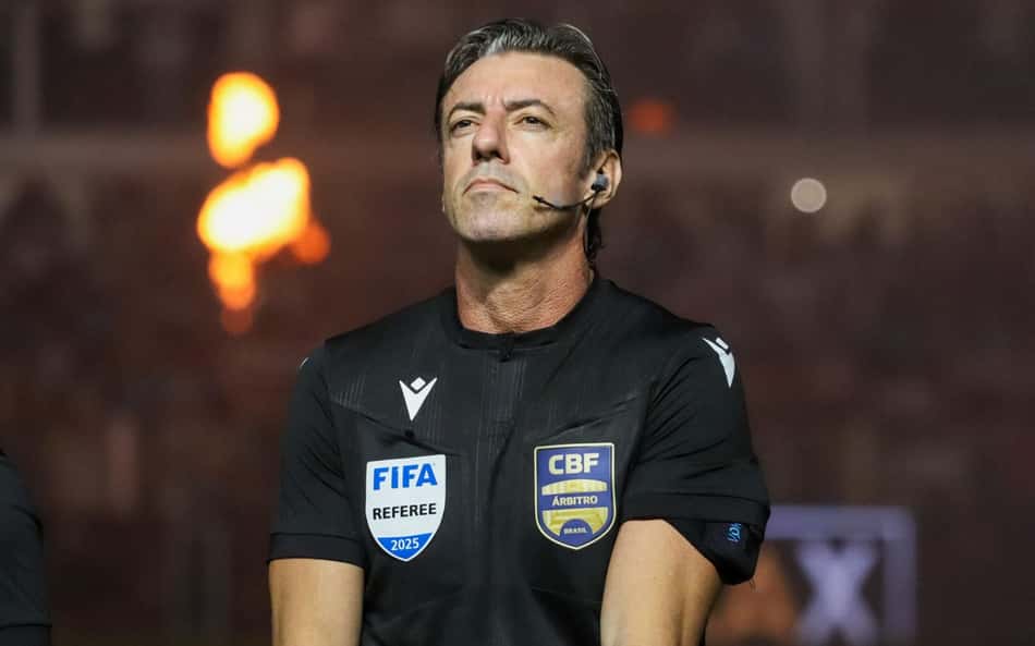 Ex-árbitro vê erro grave de Raphael Claus em Santos x Palmeiras