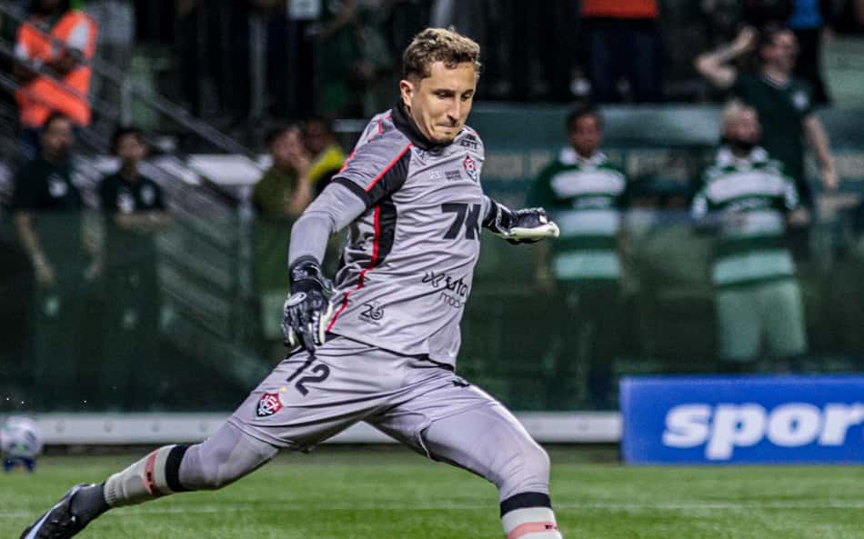 Destaque do Vitória, goleiro Thiago Couto avalia empate contra o Palmeiras