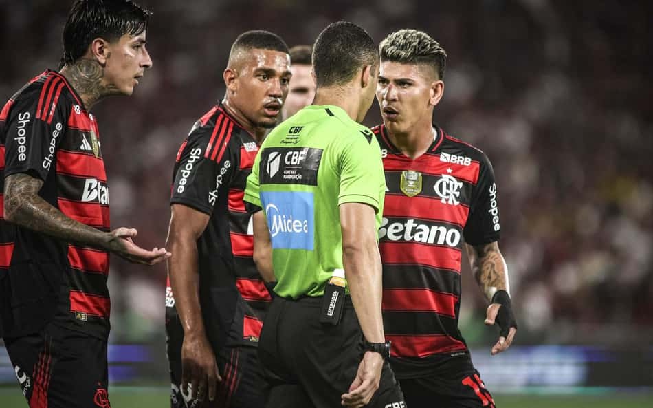 Leitura labial revela fala de árbitro em polêmica de Fluminense x Flamengo