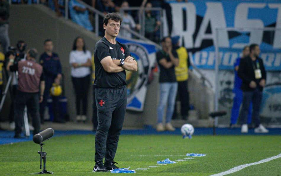 Torcedores mandam recado para Diniz após derrota do Vasco: 'Não sabe'