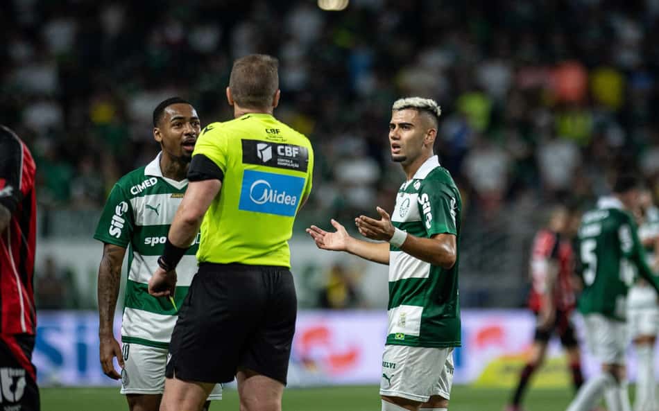 'Vocês foram ridículos', registra árbitro de Palmeiras x Vitória após expulsar Andreas