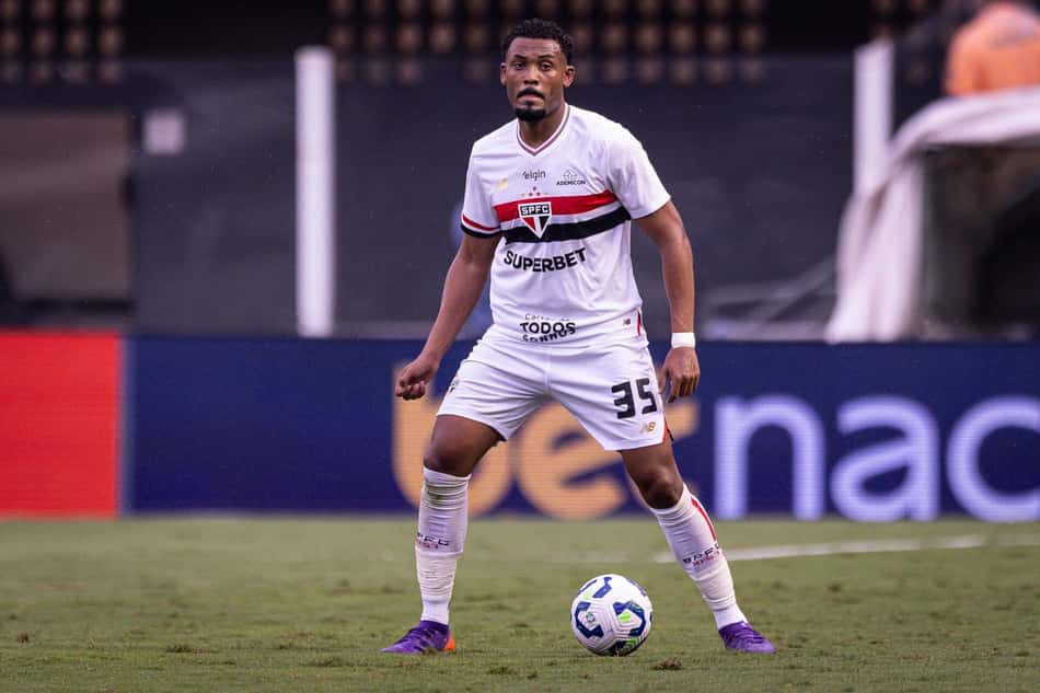 Sabino está suspenso para jogo do São Paulo contra o Fluminense. (Foto: Victor Froes/Agência F8/Gazeta Press)