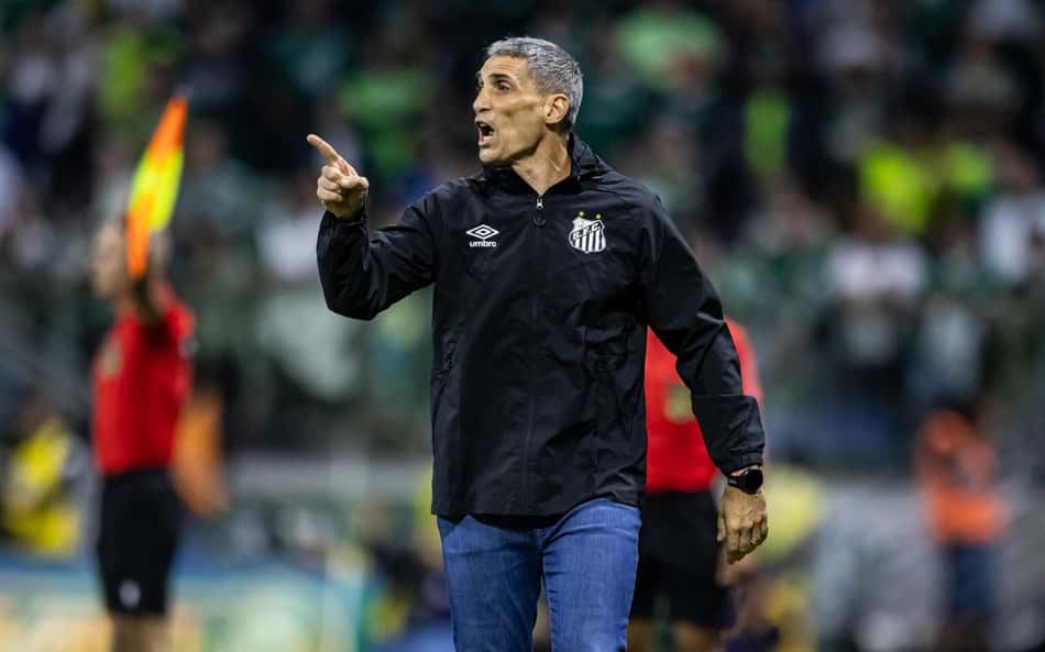 Com triunfo do Vitória diante do Sport, Santos volta ao Z4