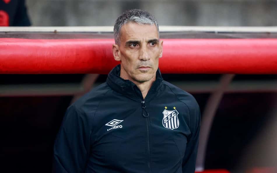 Vojvoda acumula apenas três vitórias em 15 jogos no comando do Santos. (Foto: Luiz Erbes/ Agif/Gazeta Press)