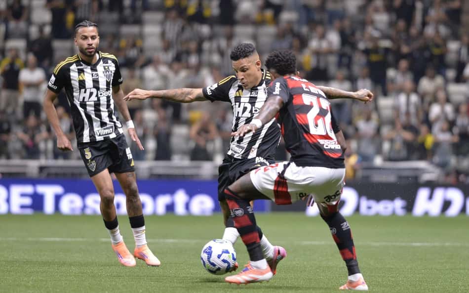 Torcedores do Palmeiras enlouquecem com lance em jogo do Flamengo: 'Sinais'