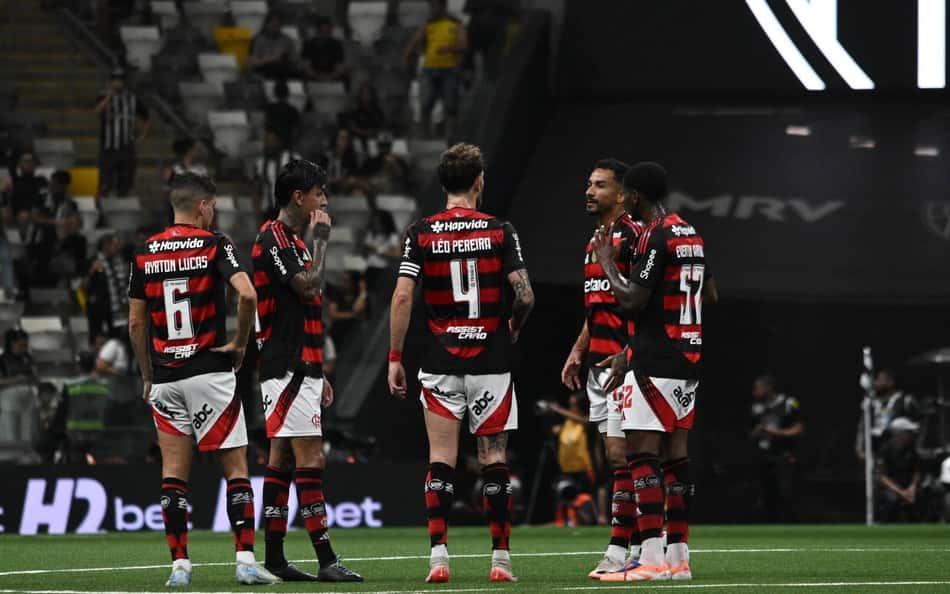 Leitura labial revela desabafo de jogador do Flamengo em empate: 'Piada'