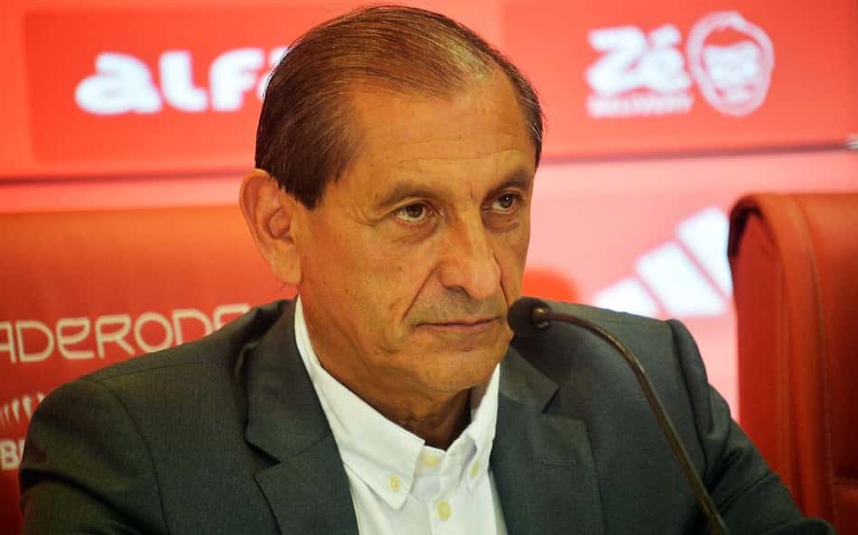Vasco reencontra a família Díaz pela terceira vez após o emblemático 'no va a bajar'