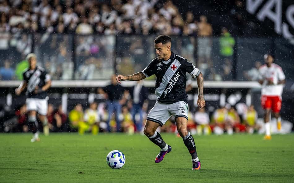 Lances de Coutinho em Vasco x Inter enlouquecem a web: 'Simplesmente'