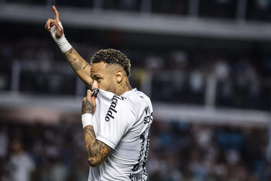 Neymar abre o placar para o Santos na Vila Belmiro. (Foto: Marcus Viniccius/MyPhoto Press/Gazeta Press)