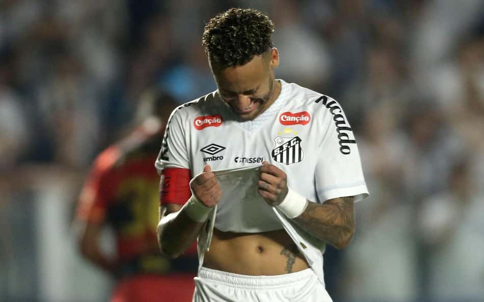 Neymar vibra com vitória do Santos, mas admite incômodo com nova lesão: 'É triste'