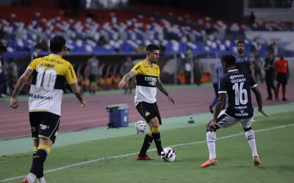 Léo Maná em jogo pelo Criciúma (Foto: Celso da Luz/ Assessoria de imprensa Criciúma E.C.)