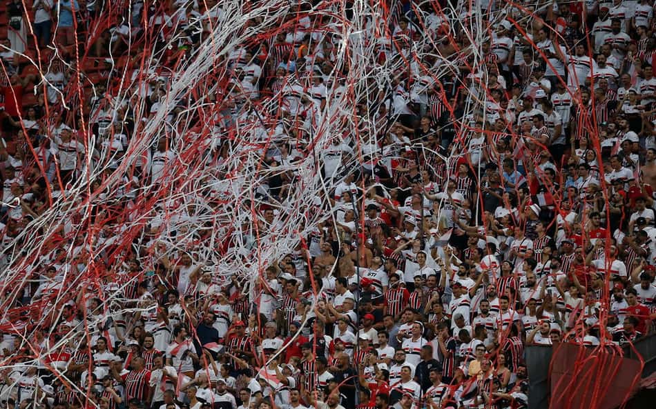 São Paulo tenta acordo com STJD por cantos homofóbicos contra o Corinthians