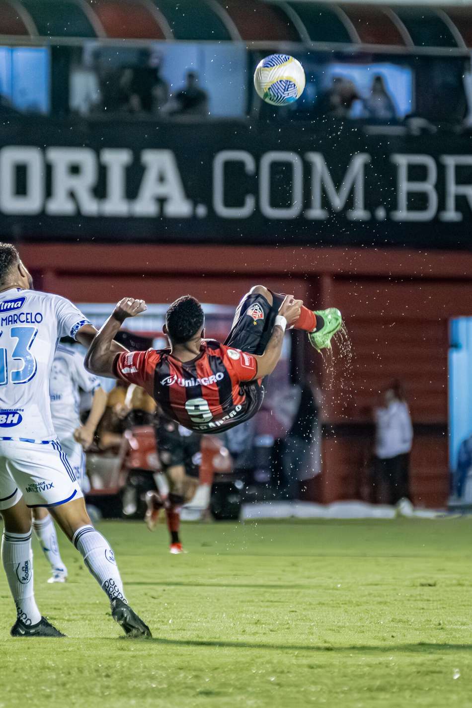 Gol de Alerrandro contra o Cruzeiro, indicado ao prêmio Púskas (Foto: Victor Ferreira / EC Vitória)