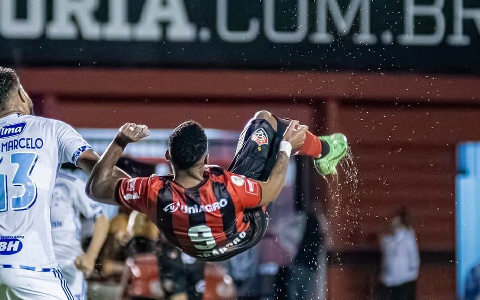 Gol de Alerrandro em Vitória x Cruzeiro é indicado ao Prêmio Puskás