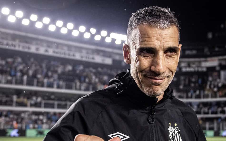 Vojvoda busca primeira sequência de vitórias no Santos (Foto: Raul Baretta/ Santos FC)