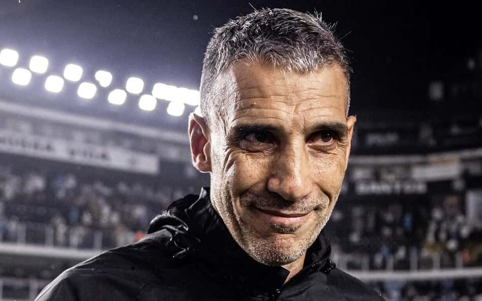 Torcedores do Santos mandam recado a Vojvoda após empate com o Fortaleza