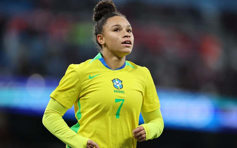 Dudinha comemora gol do Brasil contra a Inglaterra, no Etihad Stadium, em Manchester. (Foto: Lívia Villas Boas / CBF)