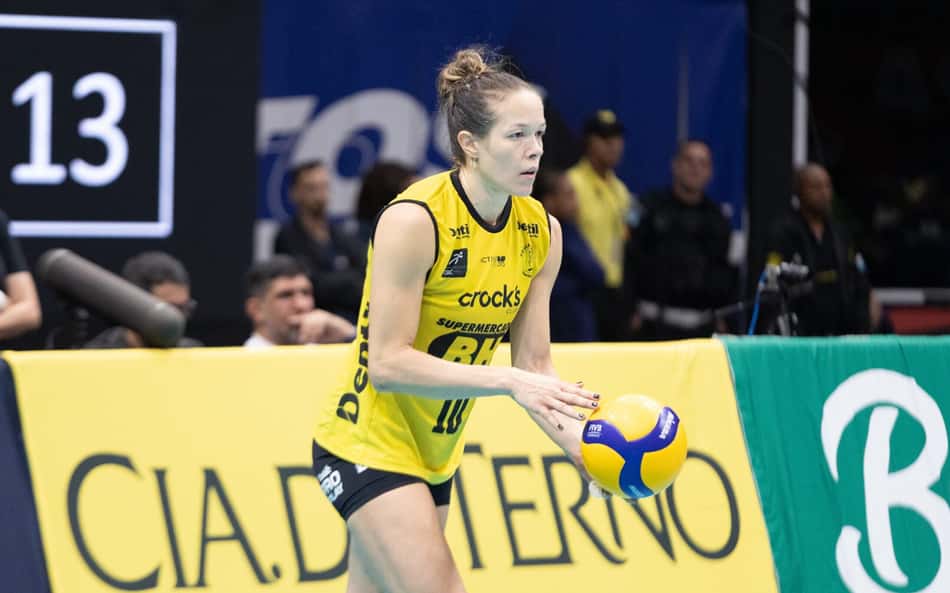 Michelle em ação contra o Flamengo, no primeiro turno da Superliga 25/26 (Foto: Mariana Sá/ Flamengo)